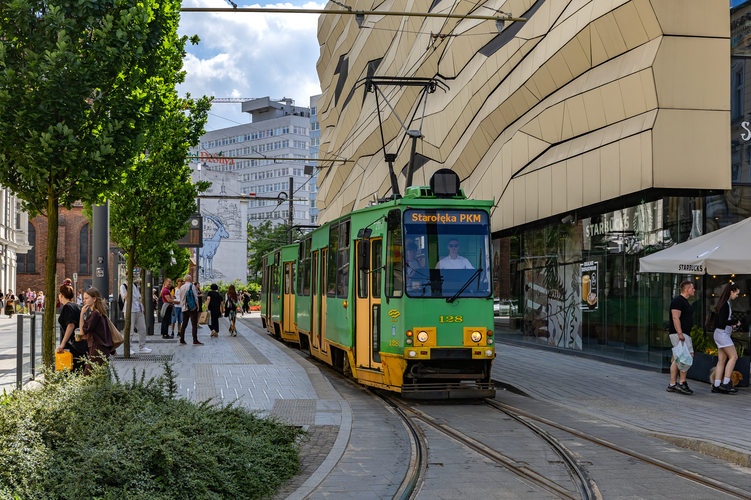 105Na+105NaD #128+129: Poznań, przystanek Aleje Marcinkowskiego