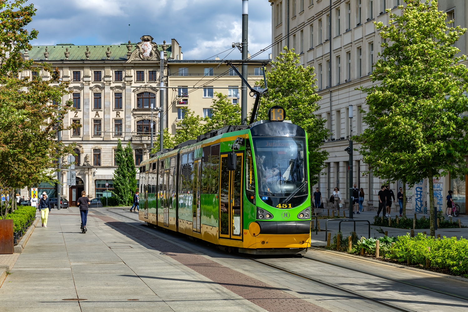 Moderus Beta MF20AC #451: Poznań, plac Wolności