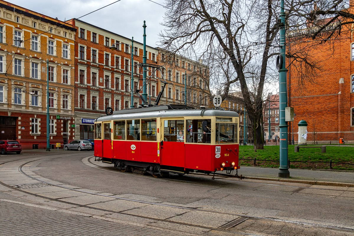 N #954: Bytom, Plac Sikorskiego