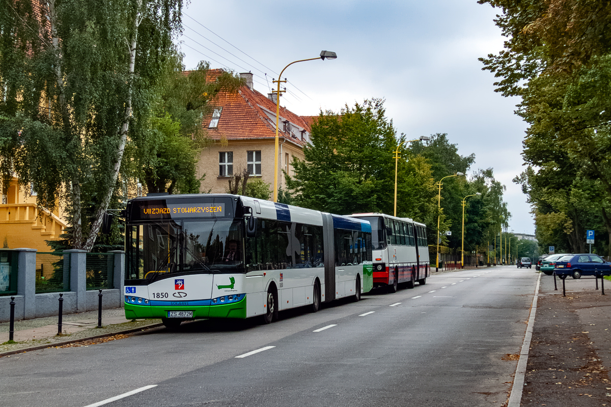 Solaris Urbino 18 #1850, Ikarus 280 #1298: Szczecin, ul. Wyspiańskiego 