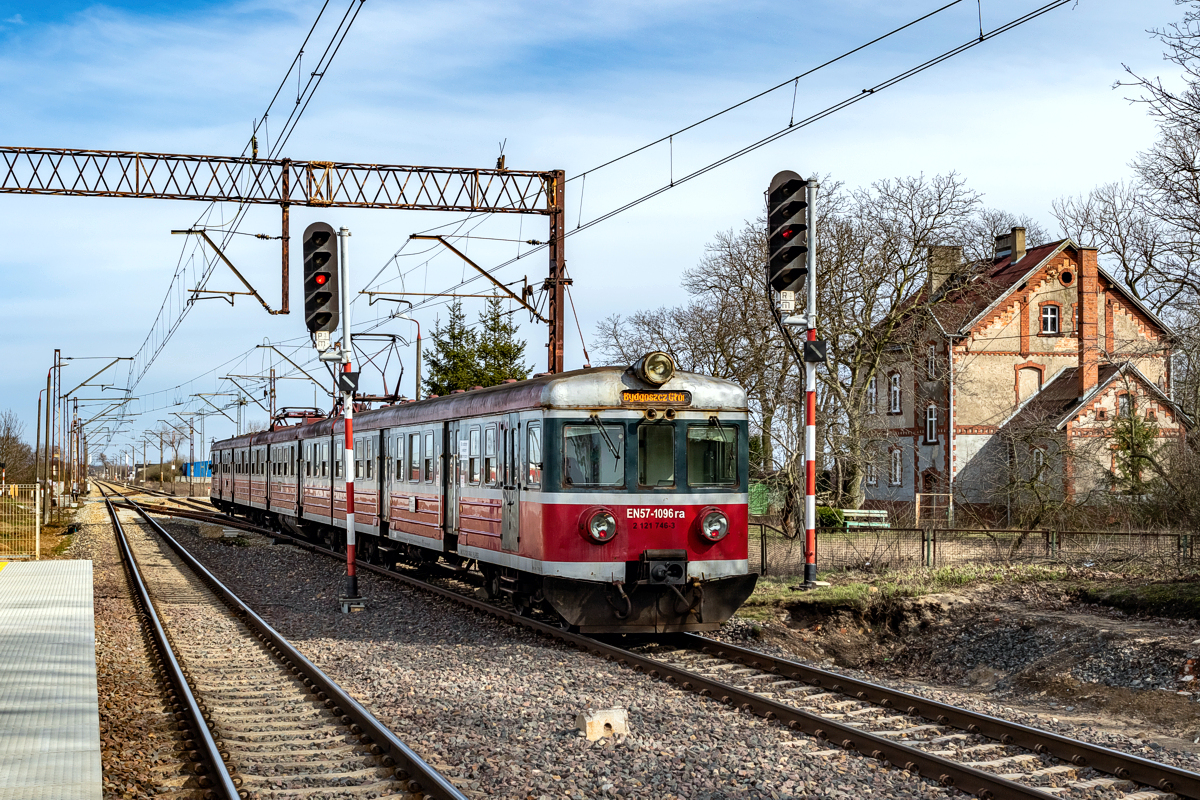 EN57-1096: Trzemeszno
