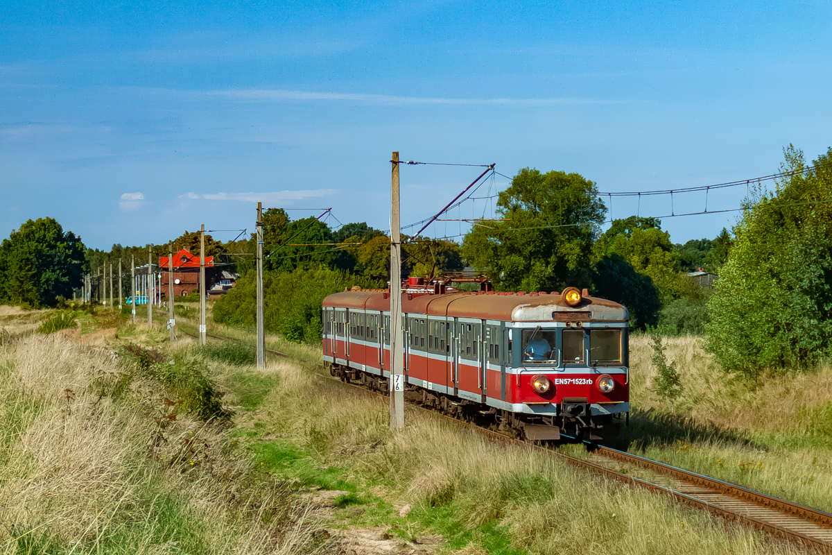 EN57-1523: Górki Pomorskie - Stawno