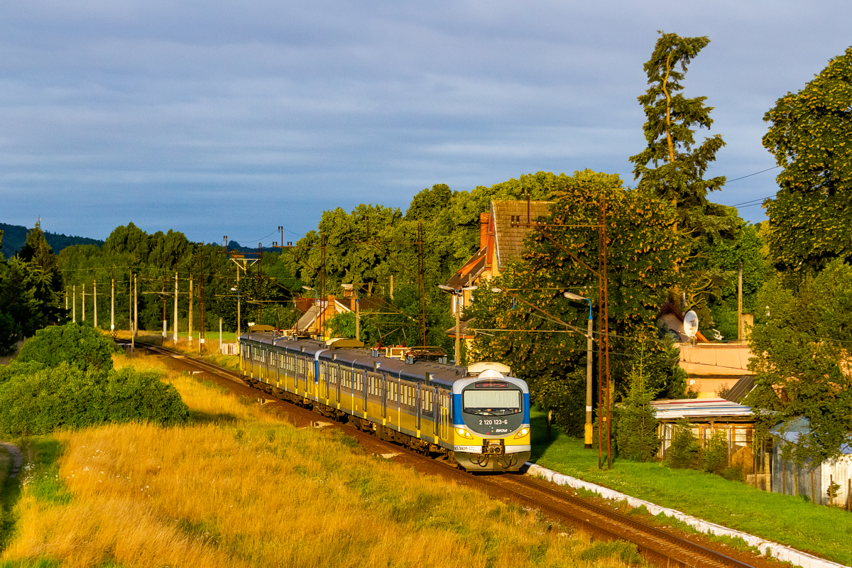 EN57AKM-1722+1669: Leśnice