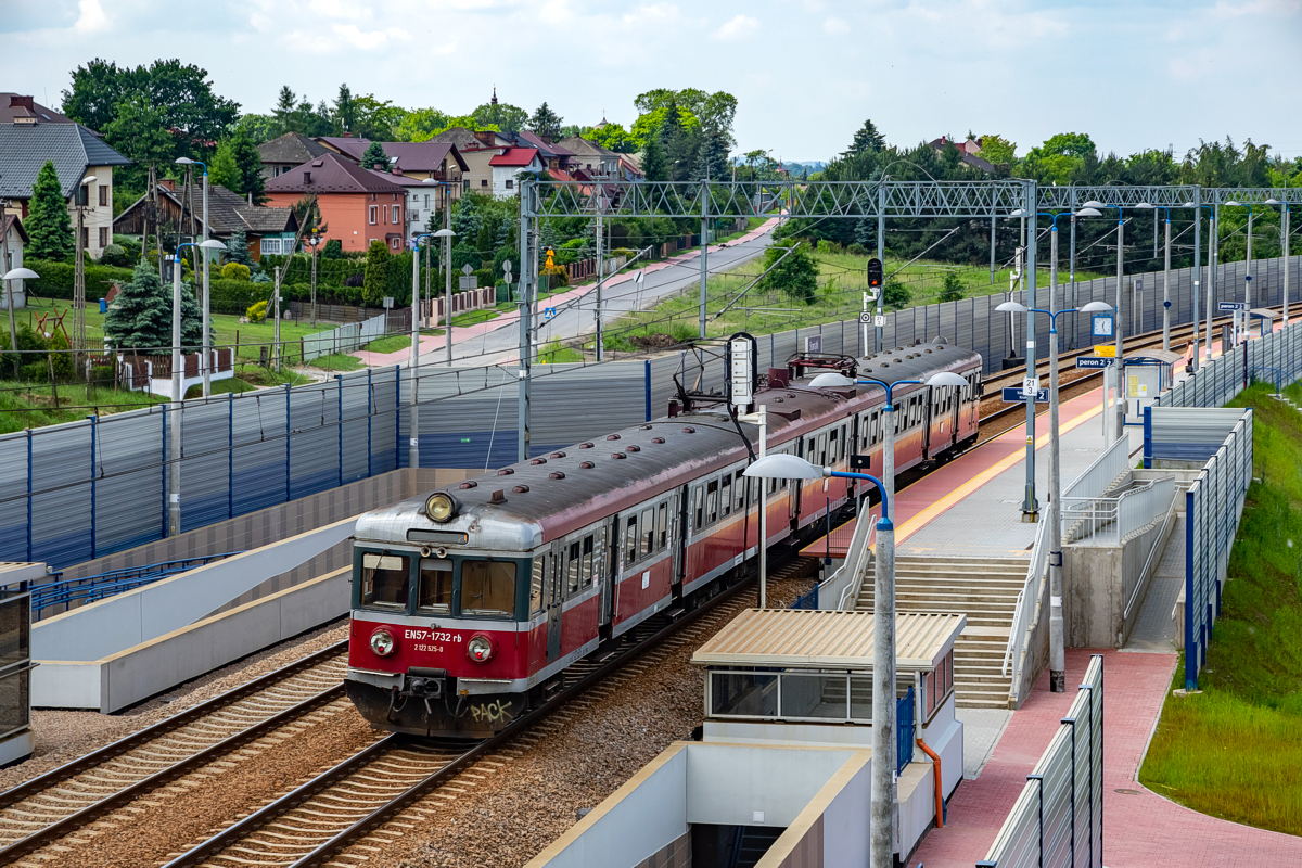 EN57-1732: Staniątki