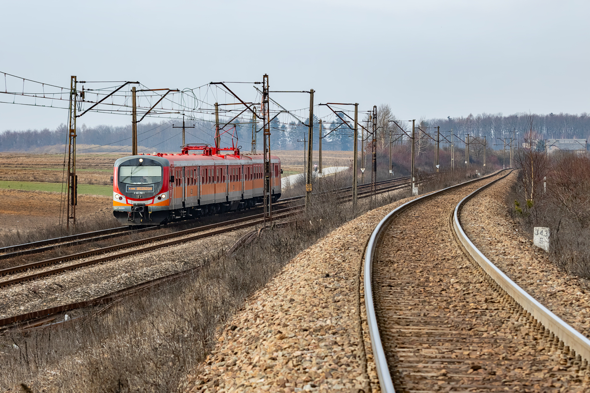 EN57-2028: Gajówka - Charsznica