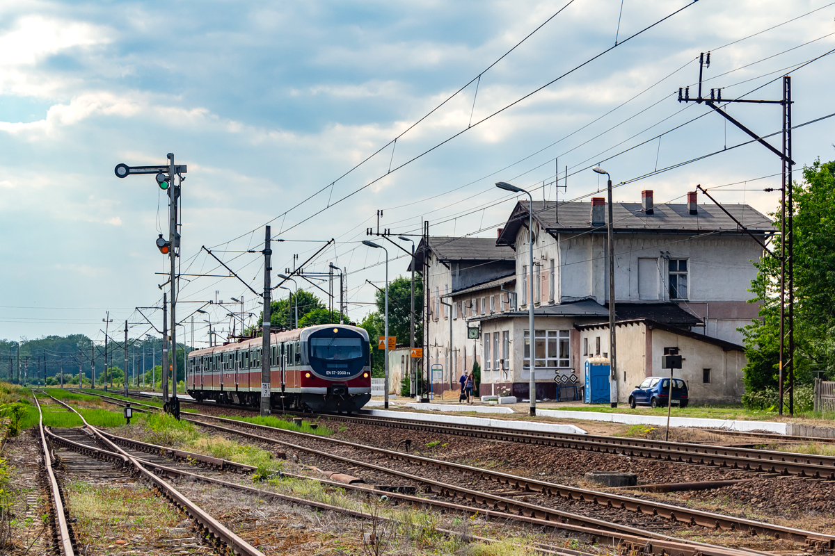 EN57-2050: Karwice