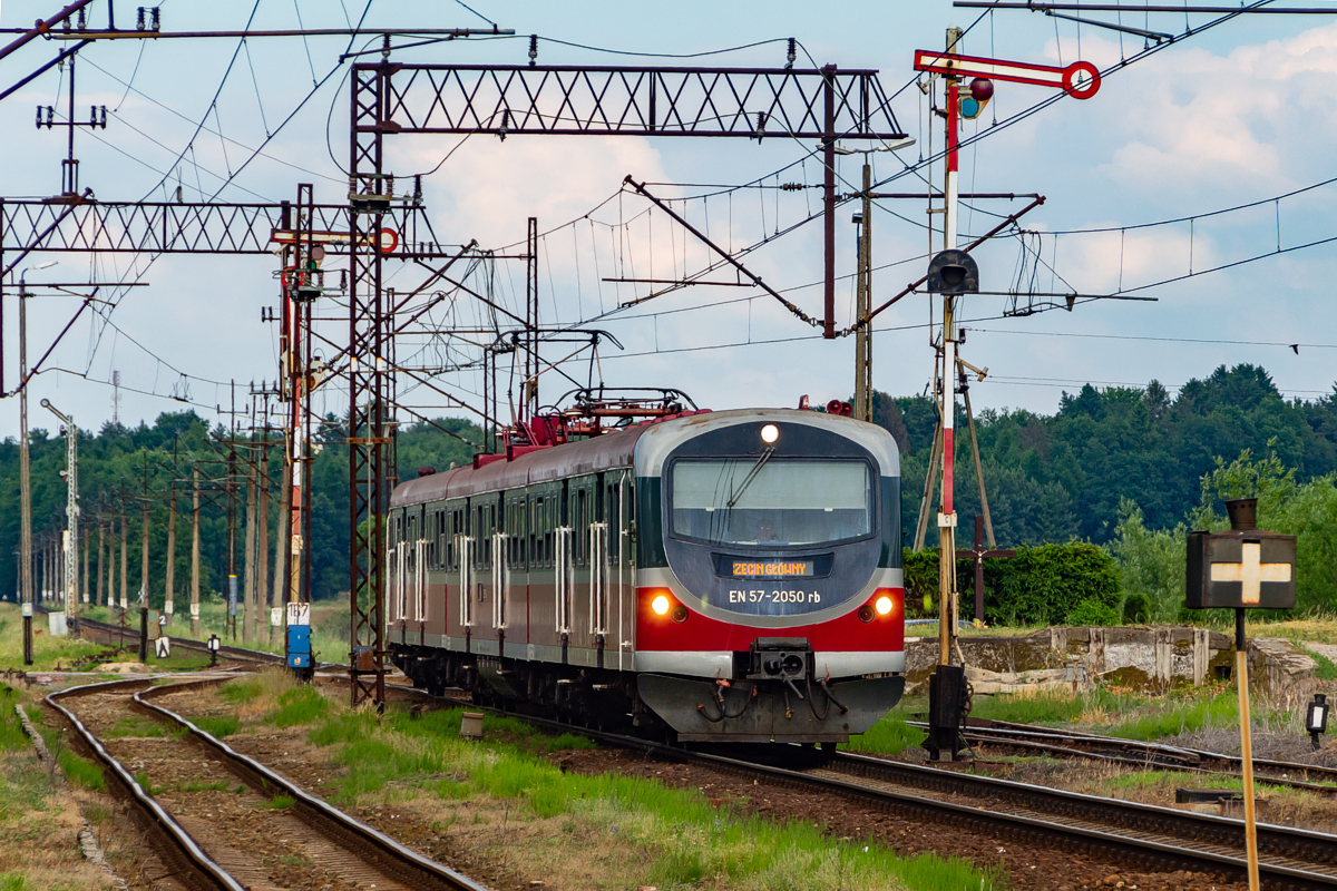 EN57-2050: Karwice