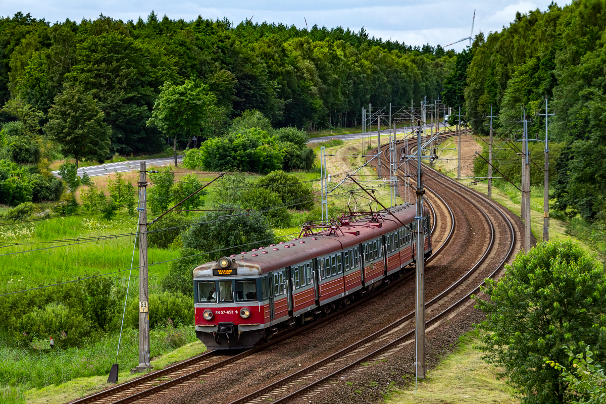 EN57-653: Parłówko