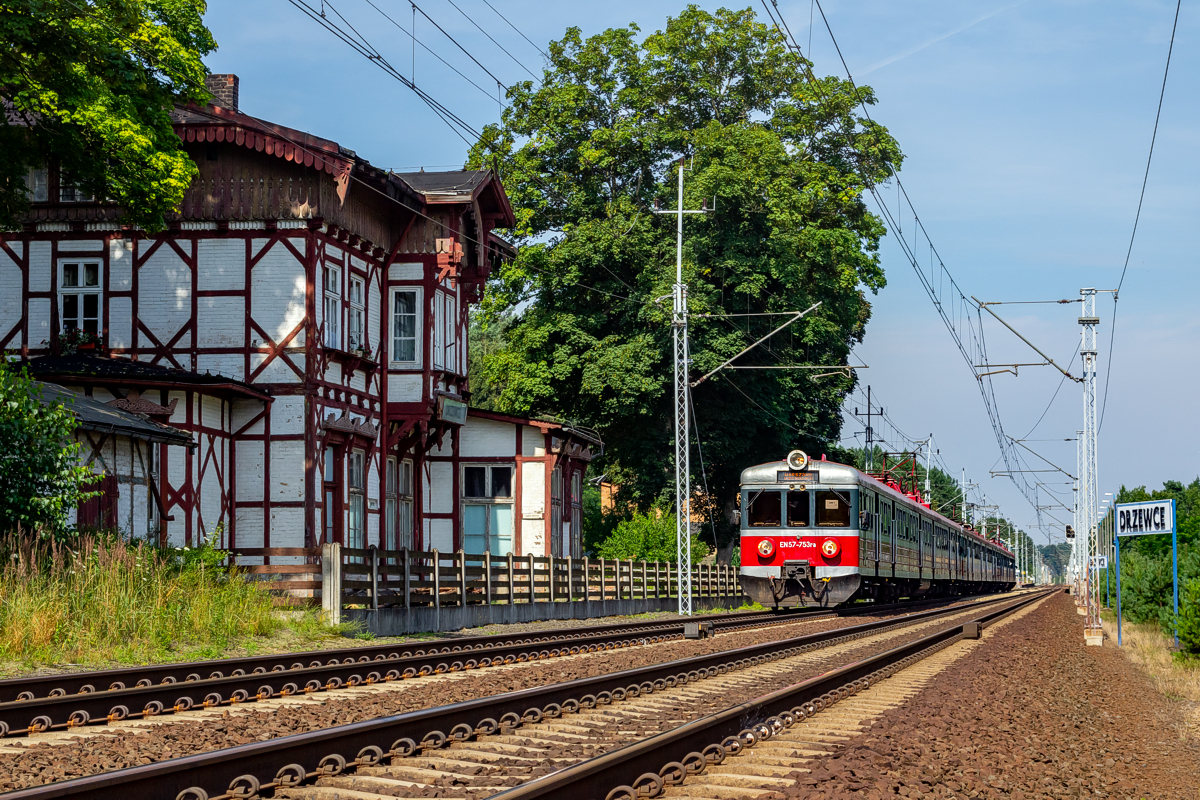 EN57-753+1227+755: Drzewce