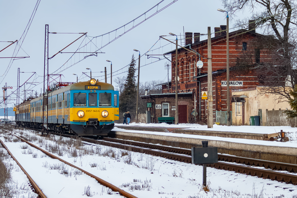 EN57-943+1430: Kowalów