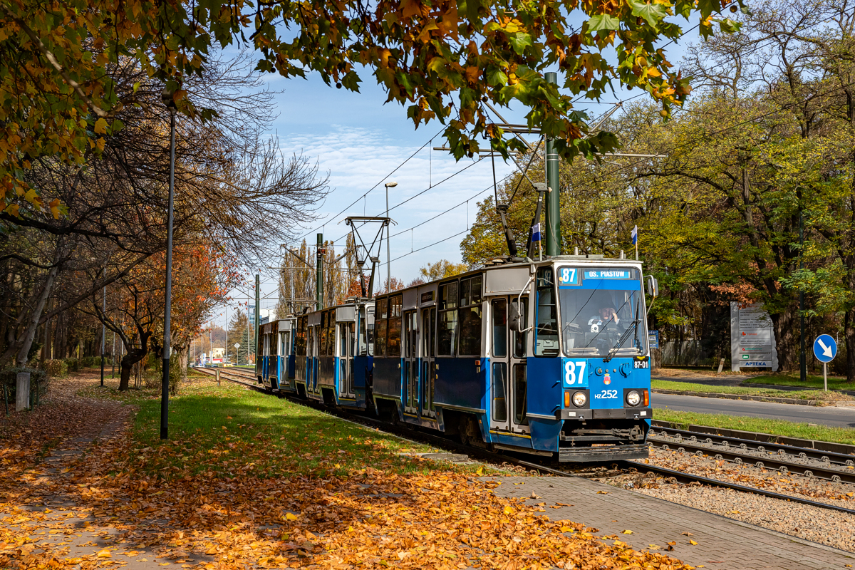 105Na #HZ252+HZ253+HZ260: Kraków, ul. Ujastek