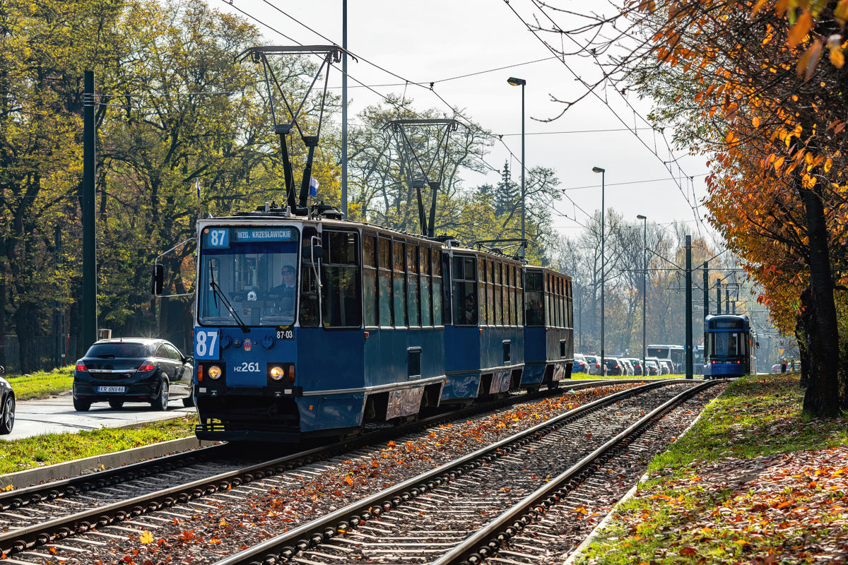 105Na #HZ261+HZ262+HZ26: Kraków, ul. Ujastek