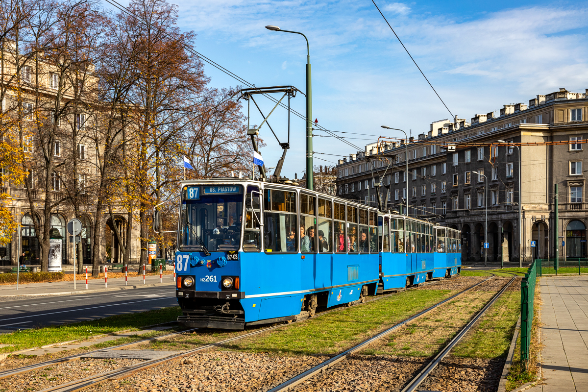 105Na #HZ261+HZ262+HZ263: Kraków, Plac Centralny