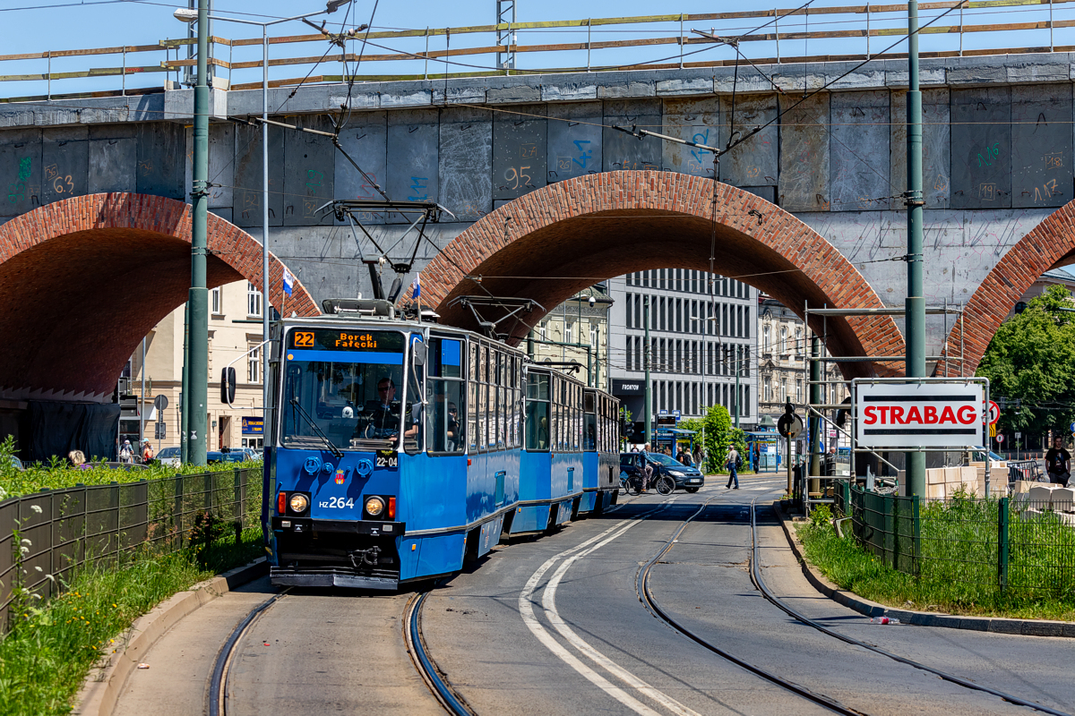 105Na #HZ264+HZ265+HZ260: Kraków, ul. Dietla