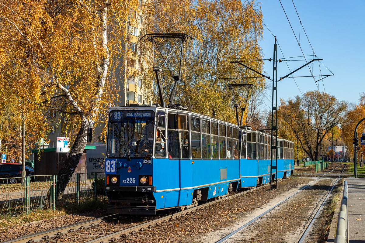 105Na #RZ226+RZ228+RZ229: Kraków, ul. Teligi