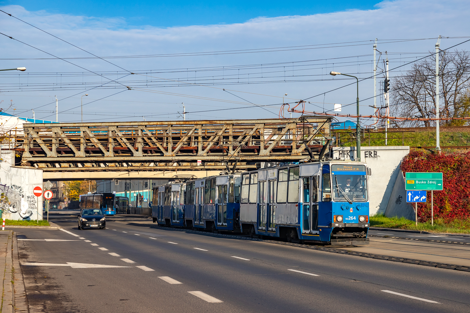 105Na #RZ264+RZ265+RZ260: Kraków, ul. Wielicka