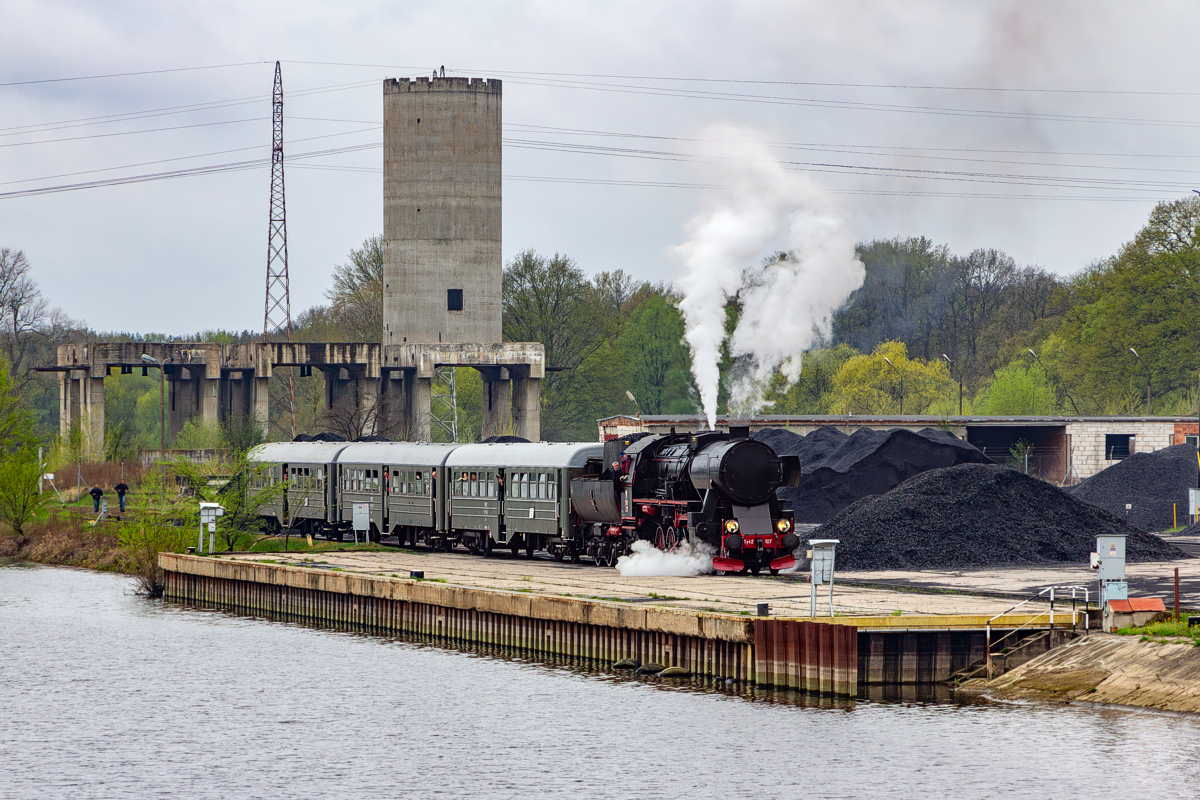 Ty42-107: Cigacice Port