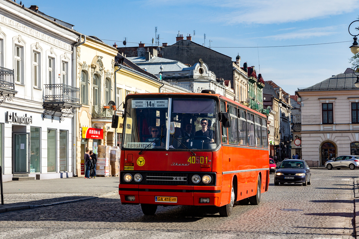 Ikarus 256.74 #G40501: Nowy Sącz, Rynek 