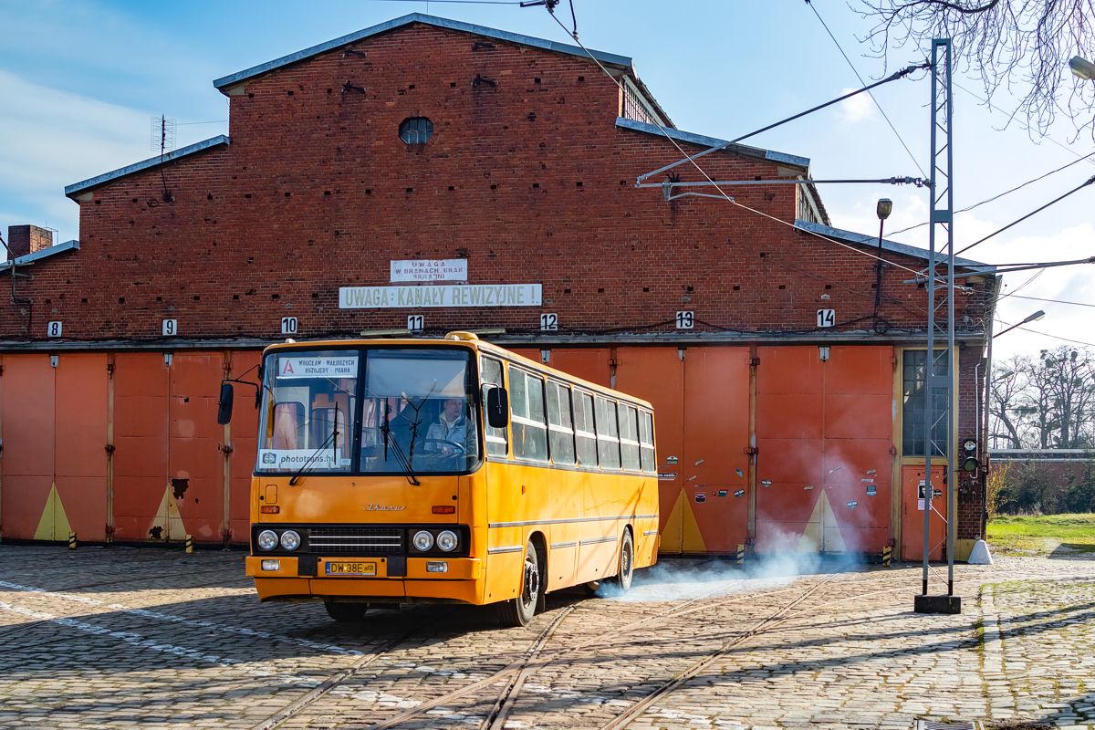 Ikarus 260.32 #DW 38E: Wrocław, ul. Tramwajowa