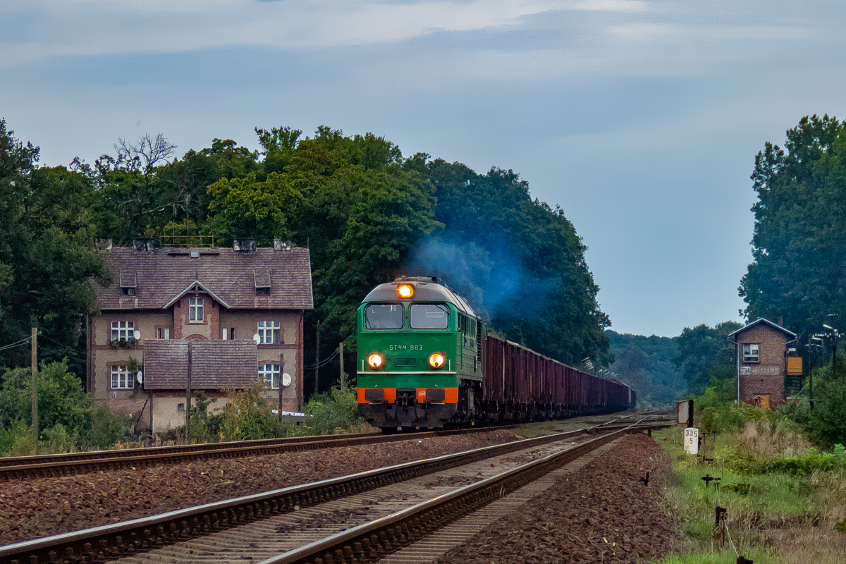 ST44-983: Dąbroszyn