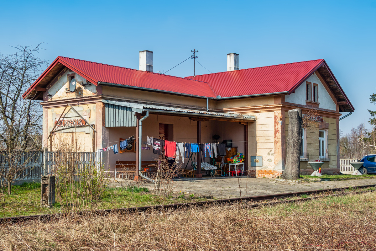 Mędrzechów - budynek dworca