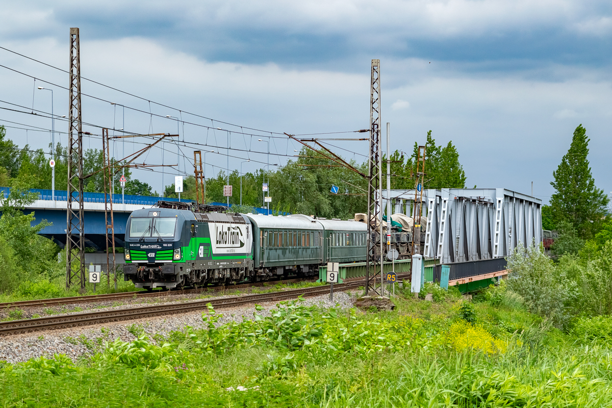 X4EA 220: Chałupki