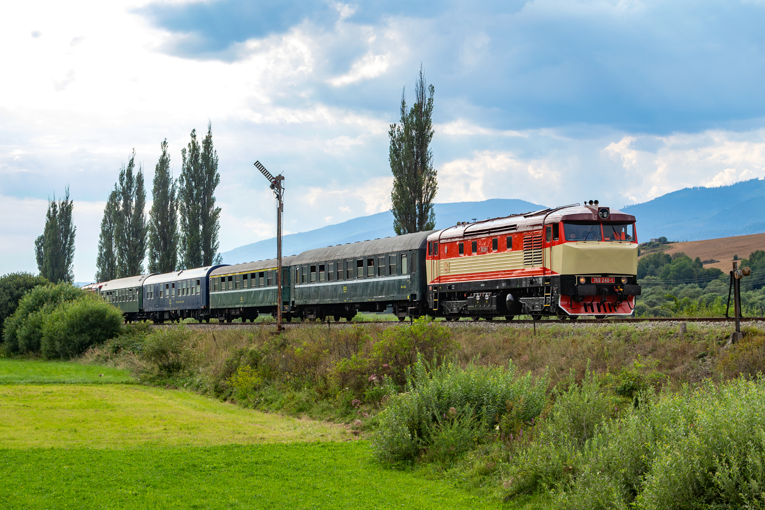 749 248: Heľpa