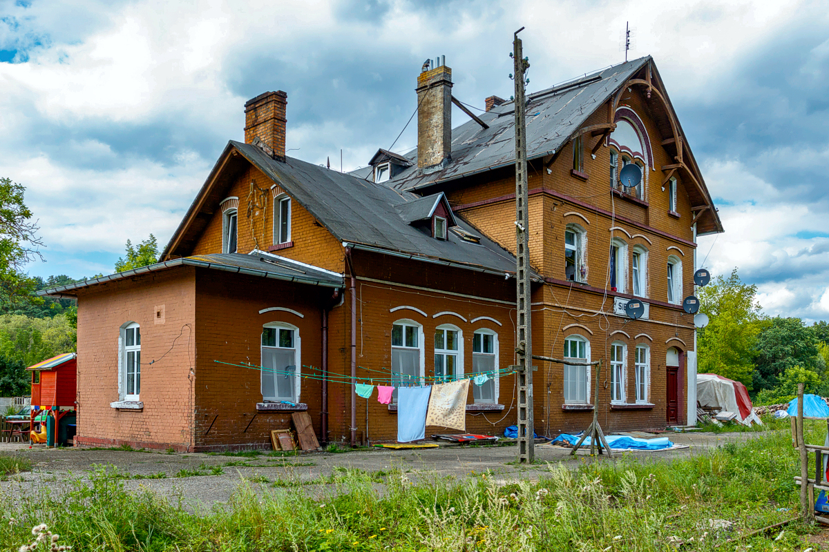 Siekierki - budynek dworca