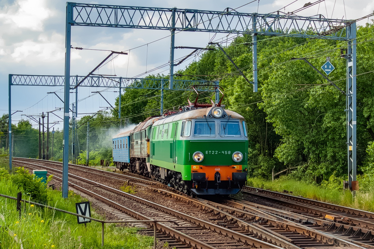 ET22-458+ST44-1090: Regalica