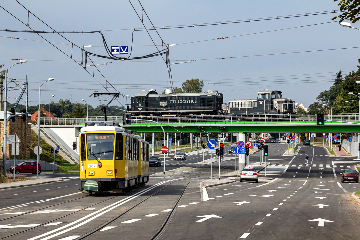 T6A2D #207+208 + TEM2-148 + 401Da-166: Szczecin, ul. Niemierzyńska 